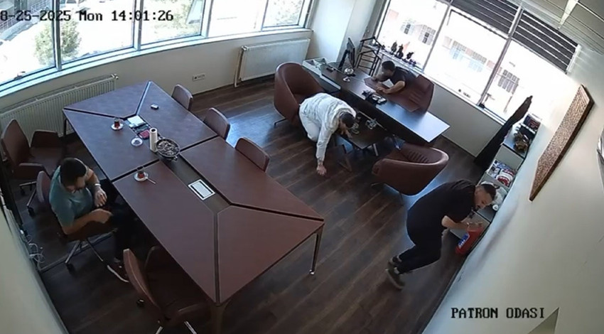 Bağcılar'da kumaş firmasına silahlı saldırı! O anlar kamerada