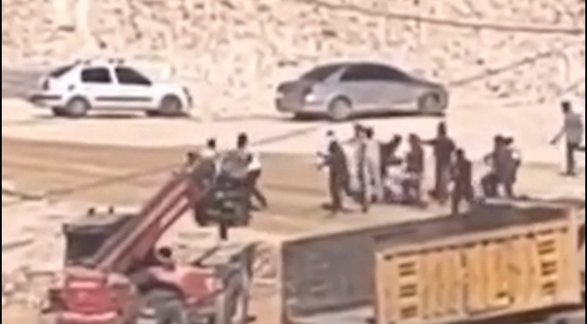 Şantiye işçileri birbirine girdi! Ortalık savaş alanına döndü: Taşlar sopalar havada uçuştu