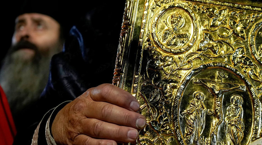 Komşu bu olayı konuşuyor! Bizans hazinelerini satmaya çalışırken yakalandı! Başrahibin savunması pes dedirtti