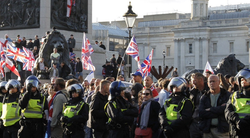 Londra'da göçmen karşıtı protesto: 26 polis yaralandı, 25 kişi gözaltına alındı