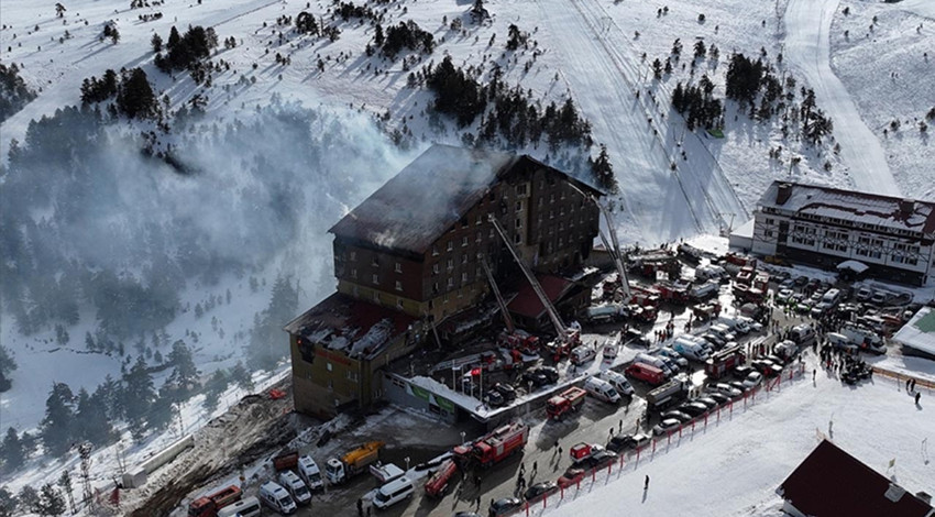 Kartalkaya sanıkları hakim karşısında! Salonda arbede; kayıp yakınları isyan etti!