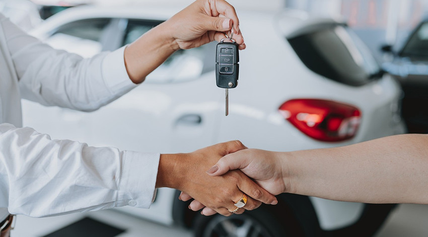 Araç ilanlarında büyük oyun! Bakanlık düğmeye bastı: O galerinin yetki belgesi iptal edildi