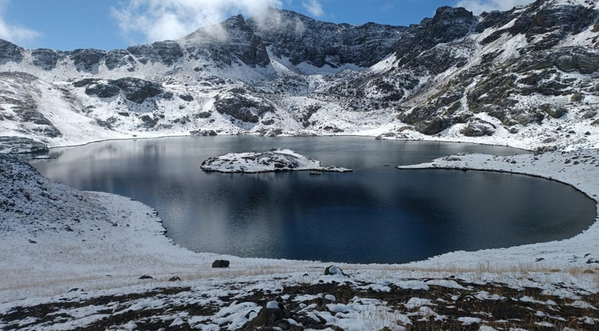 Erzurum'da Yedigöller kar yağışıyla masalsı bir görünüme büründü! Görenler hayran kaldı