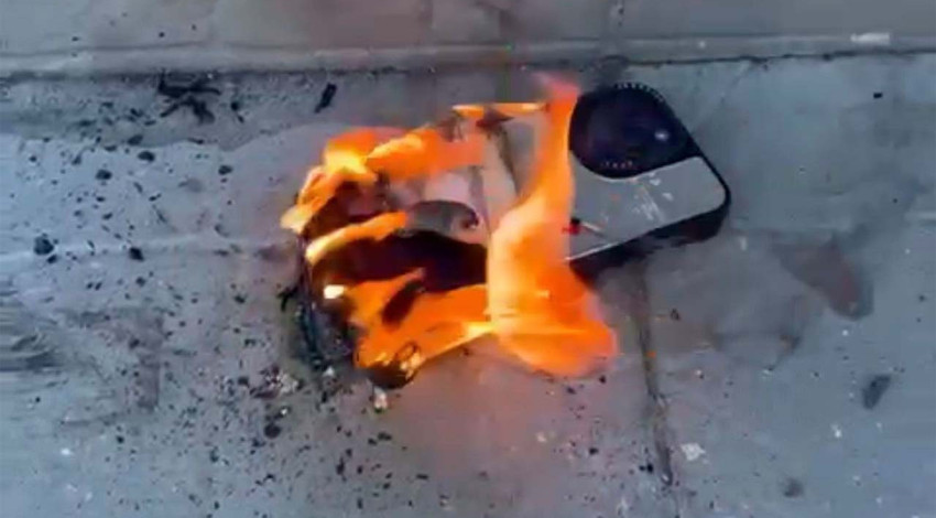On binlerce liralık telefon alev alarak küle döndü!