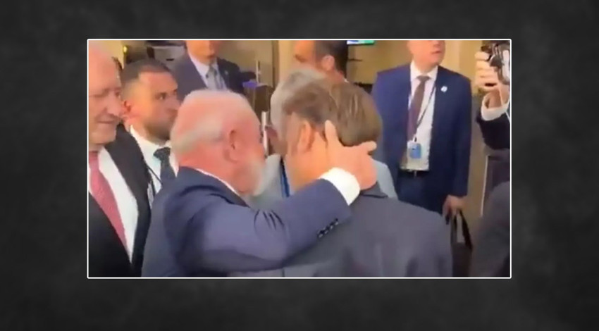 BM zirvesinde dikkat çeken temas! Macron'un ensesine yapıştı, o anlar gündem oldu