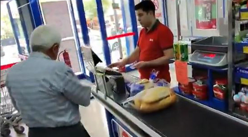 Markete giden gencin kasada yaptığı hareket şok etti