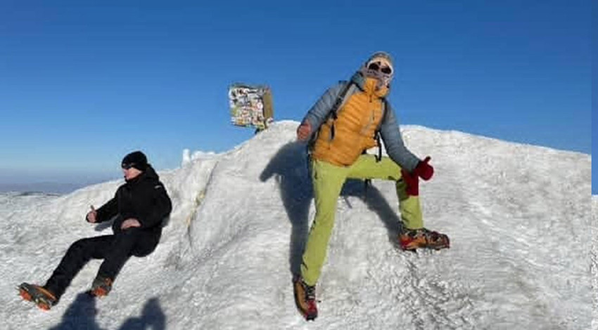 Ağrı Dağı’nın 5 bin 137 metrelik zirvesine ulaştılar. Soğuk ve rüzgâra meydan okudular