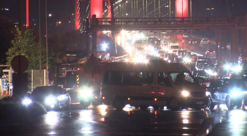 15 Temmuz Şehitler Köprüsü'nde korku dolu anlar! Bir anda alev aldı