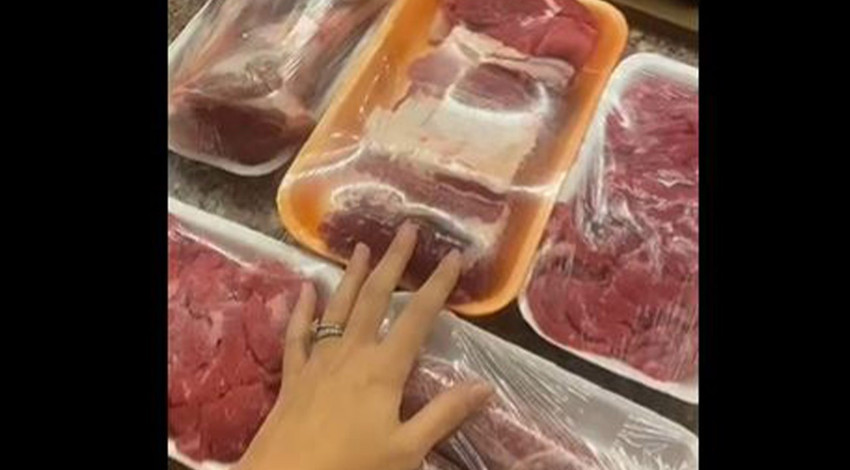Kasaptan 1 hafta için aldığı etleri paylaşan kadın, görenleri şaşkına çevirdi! 5 gün et, diğer 2 gün bakın ne yiyor