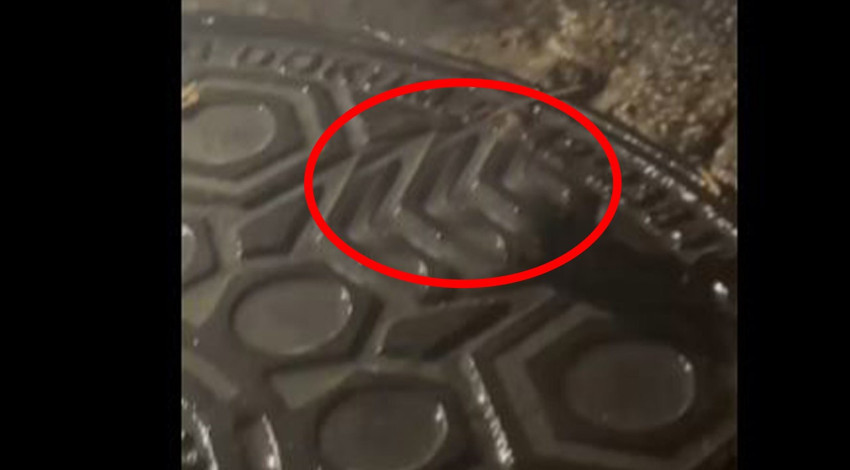 İzmir'de rögar kapağında vücuduyla bir anda belirdi. Onu görenler şaştı kaldı