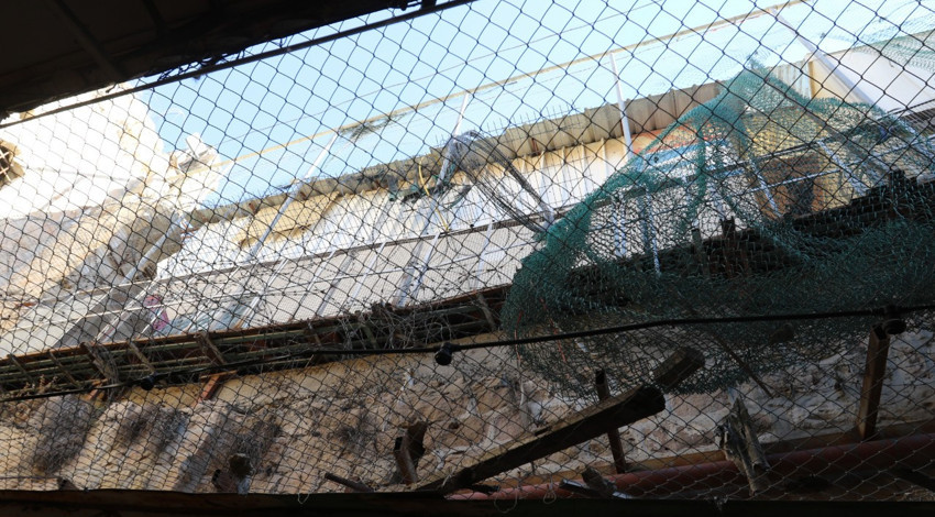 El Halil'de işgalin gölgesinde hayat! Filistinliler adeta "kafes" altında! 'Bir sokakta iki kanun'