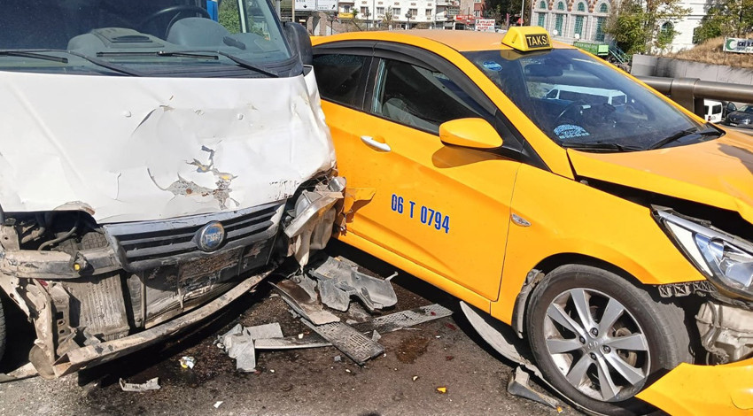 Ankara'da 6 araçlı zincirleme kaza: 6 kişi yaralandı