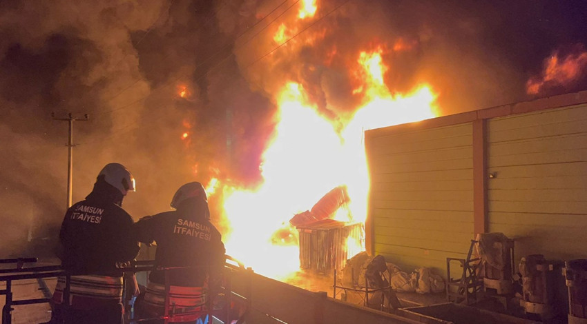 Geri dönüşüm fabrikasında yangın!