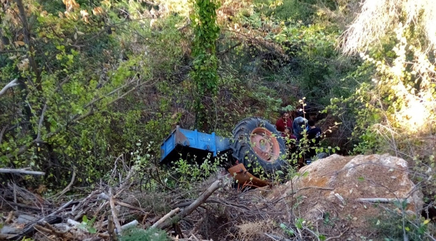 Traktör şarampole devrildi! Sürücü feci şekilde can verdi