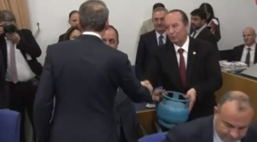 Bakan Alparslan Bayraktar’dan CHP’li vekilin “Tüp boş” tepkisine olay yanıt! Sosyal medyayı salladı