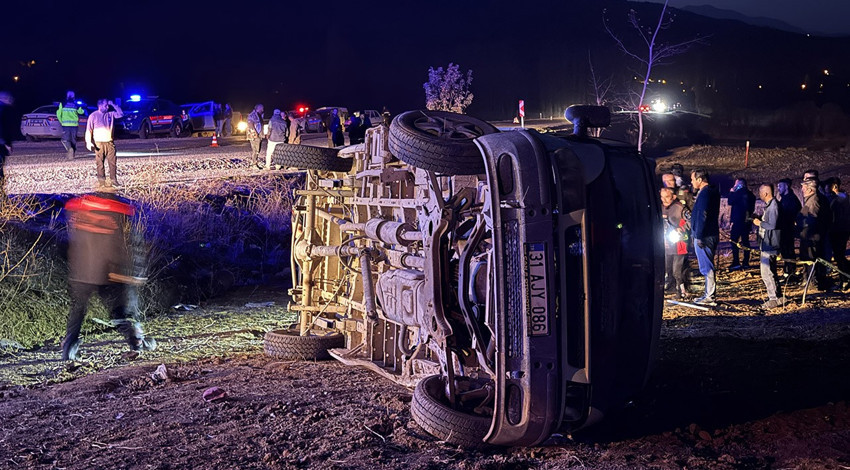 Kahramanmaraş'ta can pazarı! İşçi servisi şarampole devrildi: Çok sayıda ölü ve yaralı var