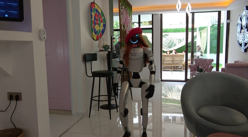Çin'den getirildi! Bursa'da işe başladı! Değeri dudak uçuklattı! Robotu sinirlendiren soru!