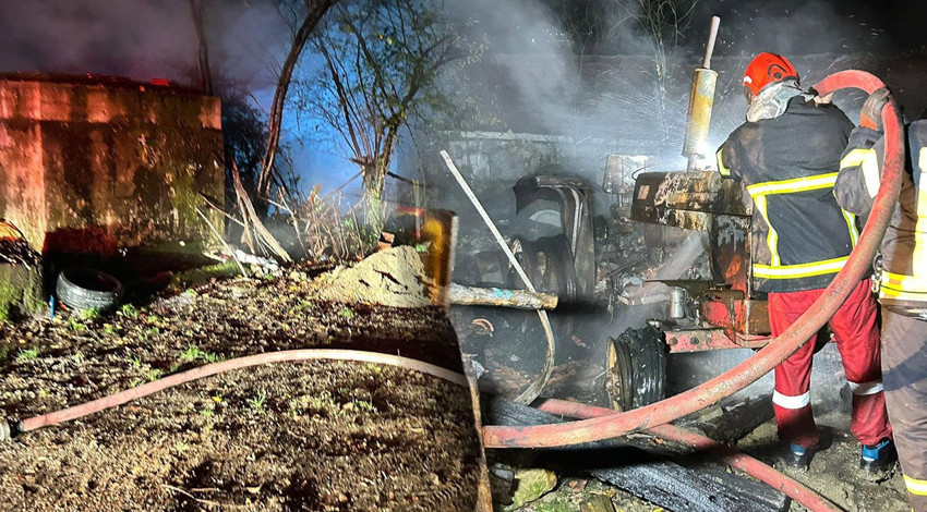 Evin garajına yıldırım düştü! 2 araç kül oldu