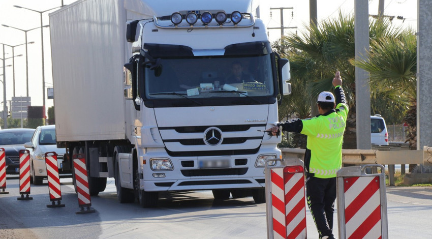 Sürücüler dikkat! Bugün başladı: İşte yapmamanın cezası