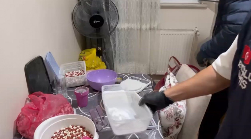 Eşinin işlerini yürüttüğü ortaya çıktı! Operasyonda ele geçirilenler pes dedirtti