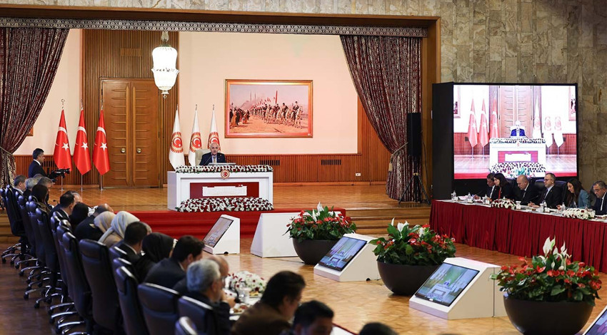 AK Parti'den İmralı'ya hangi isim gidecek? Sinan Burhan'dan tv100'e özel kulis bilgisi