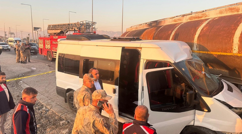 Şırnak'ta tankerle öğrenci servisi çarpıştı! Çok sayıda yaralı var