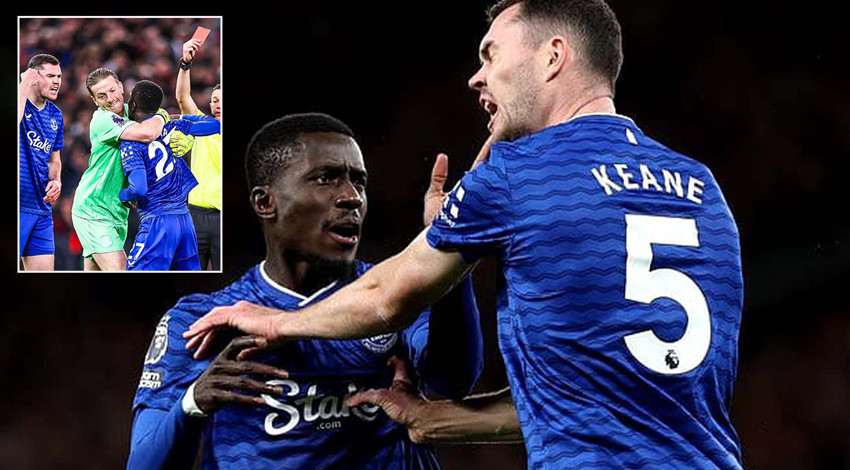 Dev maçta yıldız futbolcudan skandal hareket! Takım arkadaşına hamlesi ortalığı karıştırdı! Kırmızı kartla oyundan atıldı