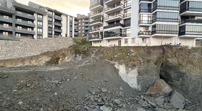 Toprak kayması: Onlarca kişi tahliye edildi