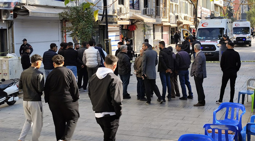 Mardin'de esnaf birbirine girdi! 3 kişi yaralandı: O anlar kameraya yansıdı