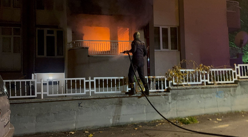Kütahya'da 8 katlı apartmanda yangın: 1 ölü, 2 yaralı