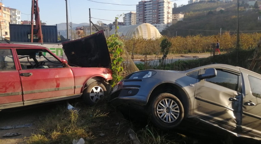 Kaldırımda yürürken dehşeti yaşadılar! Babaanne ve 2 torunu otomobilin altında kaldı