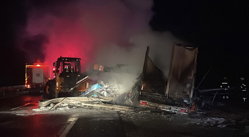 Bolu'da tır alev alev yandı! D-100 kara yolunda ulaşım aksadı