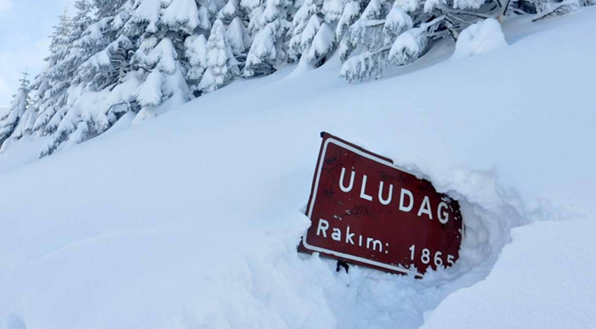 Uludağ’da kar kalınlığı 5 santimetreye ulaştı 