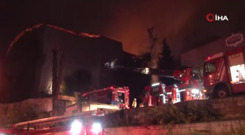 Tarihi ahşap köşkte yangın!