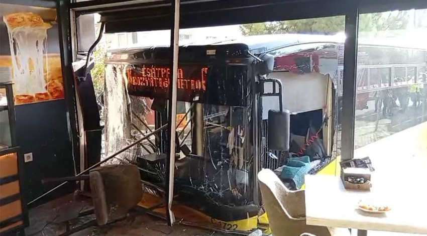 İETT otobüsü börekçiye girdi! Yaralılar var