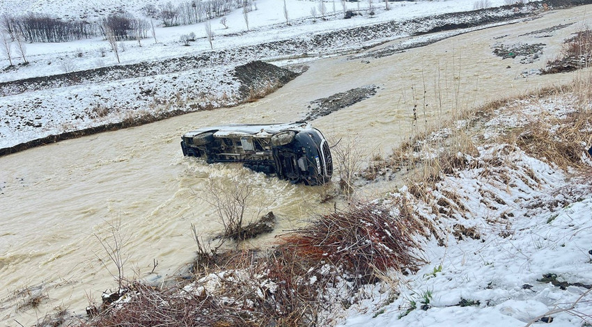 Muş'ta minibüs dereye uçtu: 8 kişi yaralandı