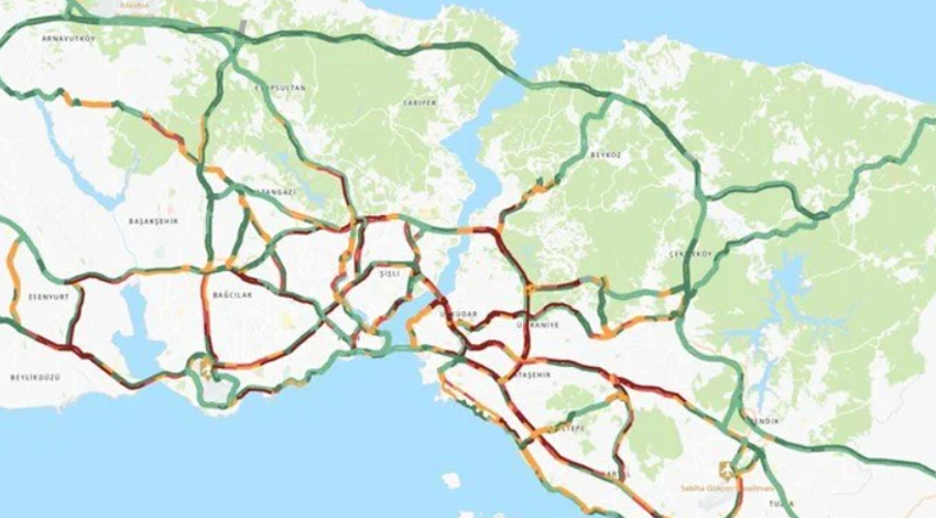 İstanbul'da trafik kilitlendi! Ana arterler durma noktasında geldi - Resim : 1