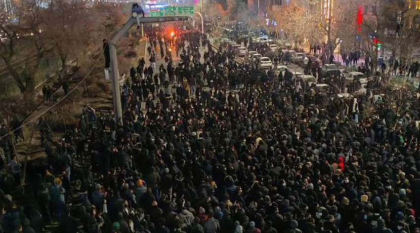 ABD-İran hattında tansiyon yükseldi: "Protestolara devam edin, yardım yolda" - Resim : 4