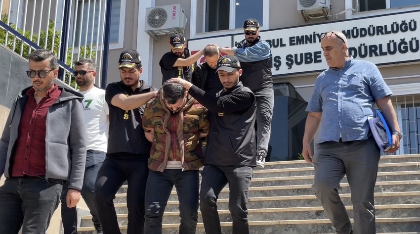 Ünlü fenomenin kardeşini kaçırdılar! Fidye olarak dükkan istediler! O anlar güvenlik kamerasına saniye saniye yansıdı - Resim : 5