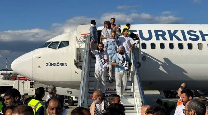 Türk aktivistler ifade verdi: Greta'ya işkence edildi! "Süründürüp, İsrail bayrağını öptürdüler" - Resim : 1