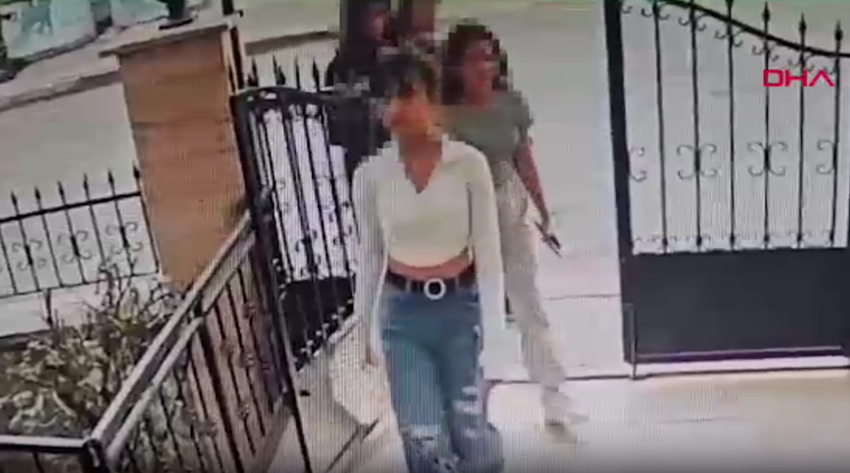 5 kız bıçakla kapıya dayandı! Akran zorbalığı güvenlik kamerasına yansıdı - Resim : 2