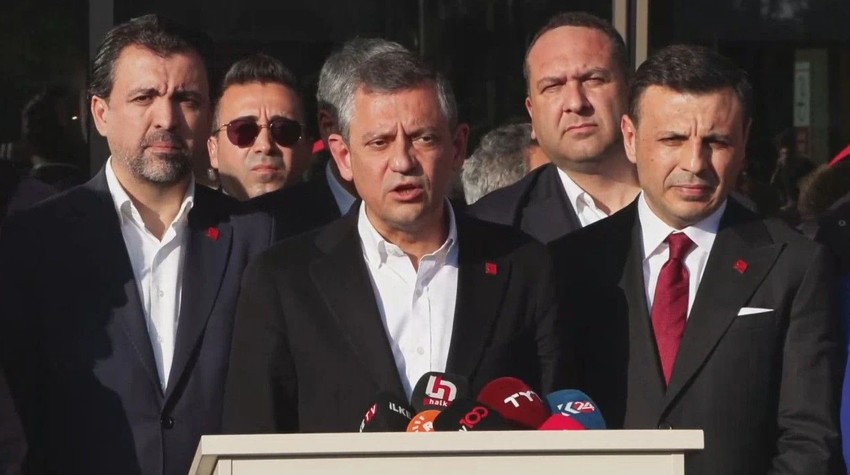 Siyasi isimlerden, Sırrı Süreyya Önder'i hastanede ziyaret! - Resim : 1