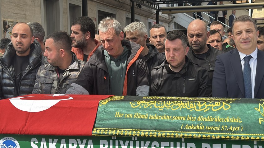 Sakarya'da acı bayram! Sapanca Gölü'nde cansız bedeni bulunmuştu: Oğluna son görevini yapan baba yürekleri sızlattı - Resim : 4