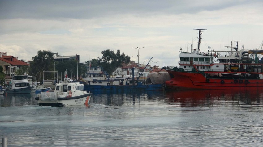 Çanakkale açıklarında can pazarı! Göçmen botu battı; Çok sayıda ölü var - Resim : 2