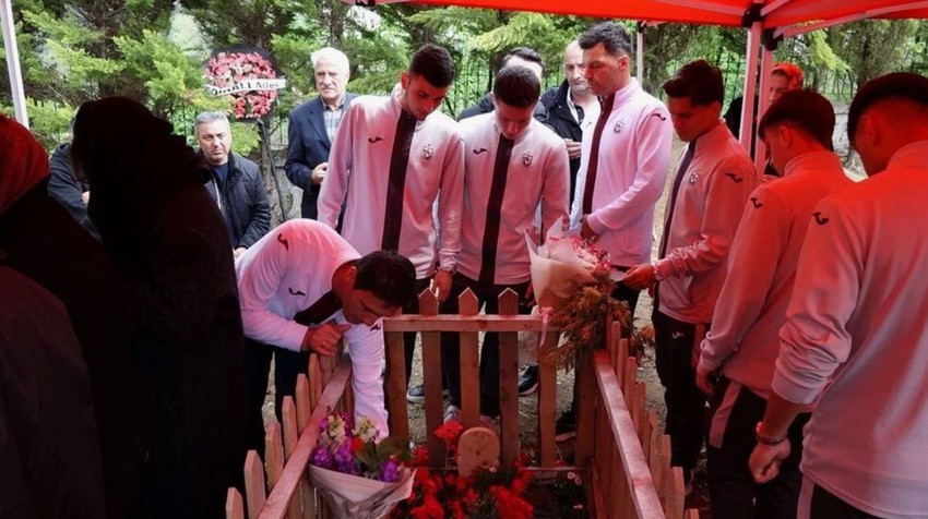 Sahnede hayatını kaybetmişti! Ünlü sanatçı Volkan Konak'ın vefatıyla ilgili kahreden görüntü - Resim : 2