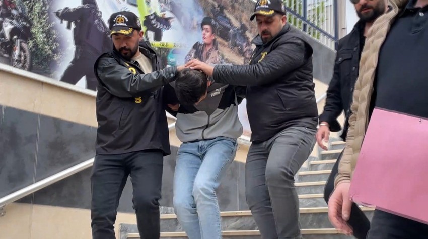 Bağcılar'da market çalışanına bıçaklı gasp! O anlar güvenlik kamerasına yansıdı - Resim : 2