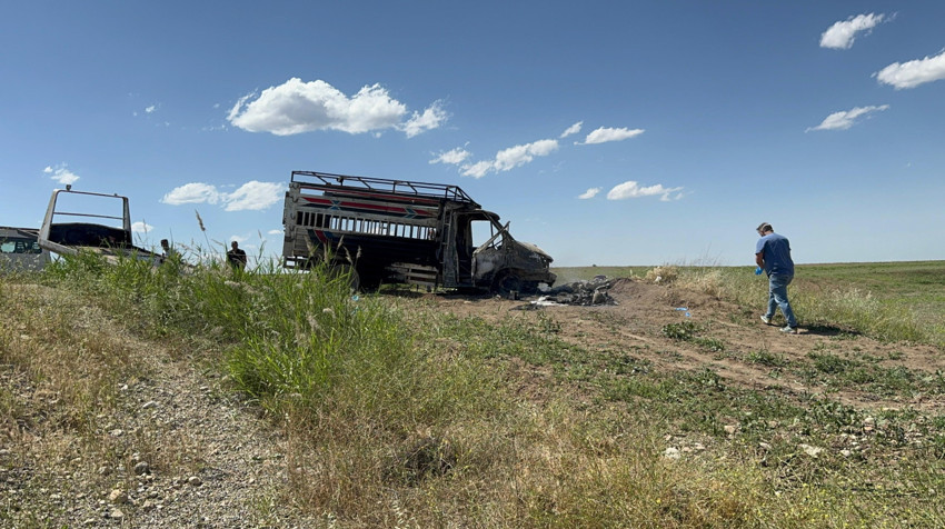 Baba ve oğlunun şüpheli ölümü! Yanan kamyonette cesetleri bulundu - Resim : 1