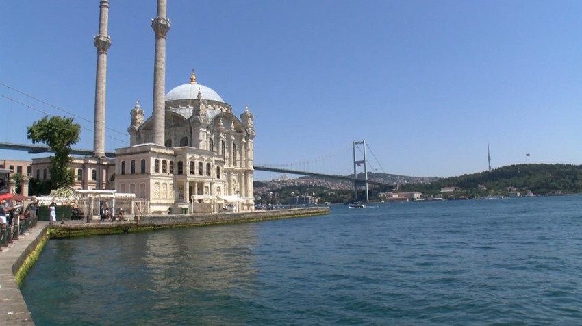 İstanbul Boğazı'nda intihar! 15 Şehitler Köprüsü’nden atlayan kişi hayatını kaybetti - Resim : 1