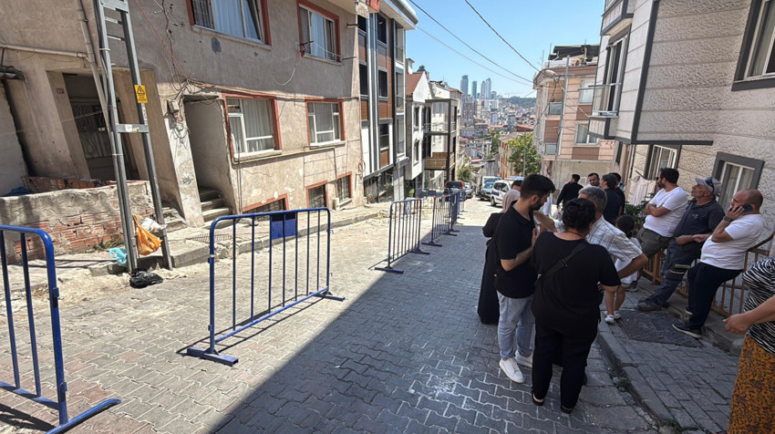 Kağıthane'de bir binanın balkonu çöktü! Bina tahliye edildi - Resim : 1