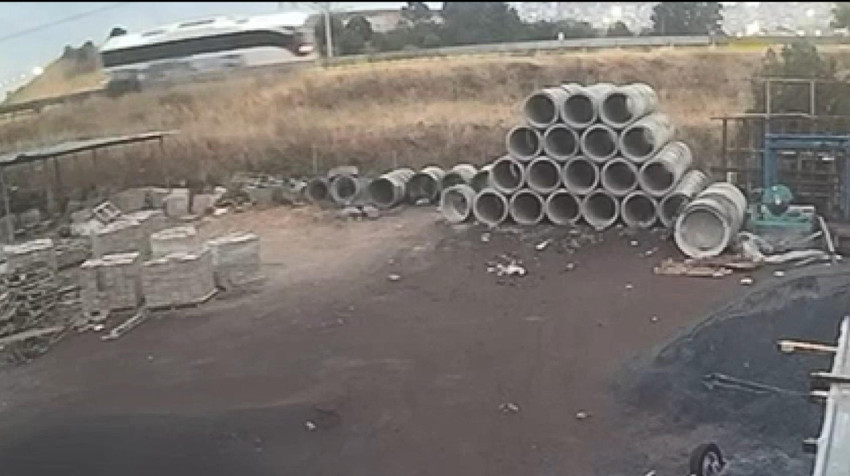 Kuzey Marmara Otoyolu'nda feci kaza! Yolcu otobüsü devrildi: Ölü ve yaralılar var - Resim : 1